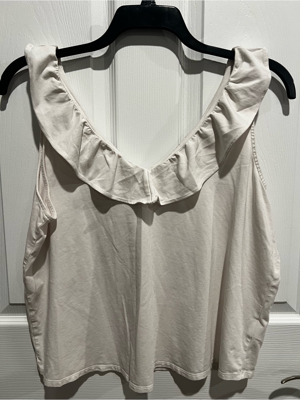 Lands' End Light Cream Ruffle V-Neck Sleeveless Tank